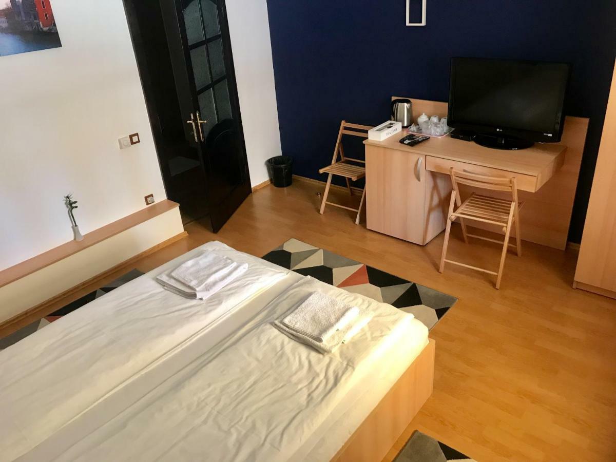 Cristi'S Rooms - Pensiune Oradea Dış mekan fotoğraf