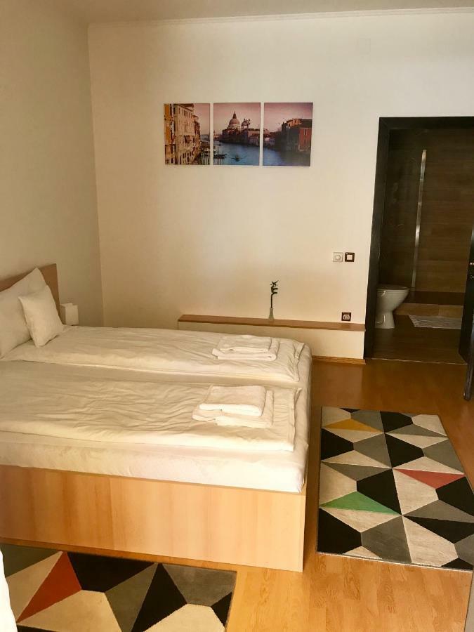 Cristi'S Rooms - Pensiune Oradea Dış mekan fotoğraf