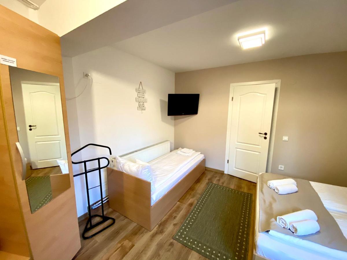 Cristi'S Rooms - Pensiune Oradea Dış mekan fotoğraf