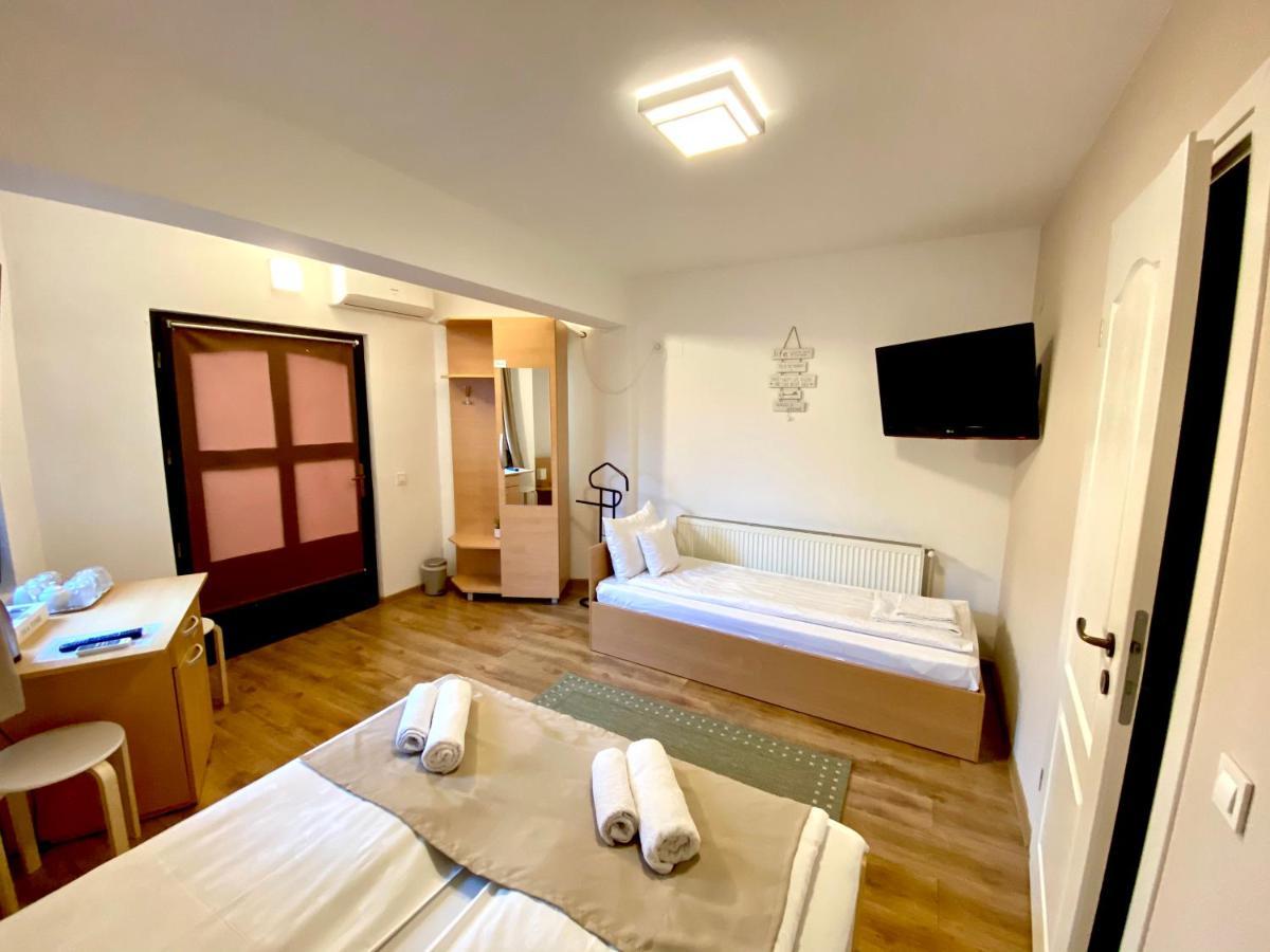Cristi'S Rooms - Pensiune Oradea Dış mekan fotoğraf